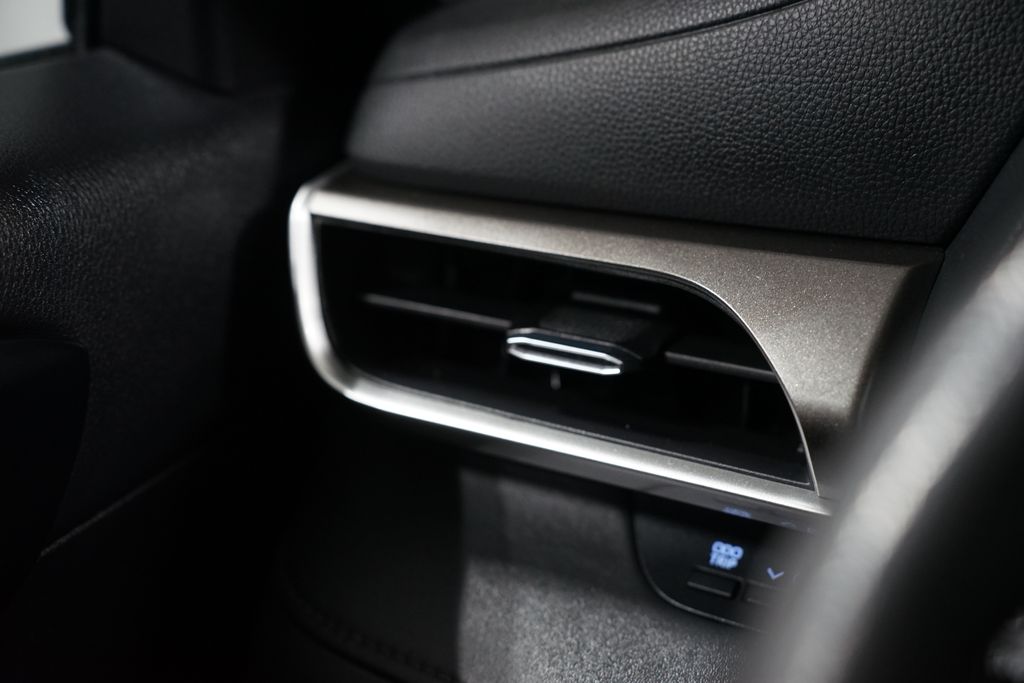 Thumbnail: 2021 Toyota Highlander - 24