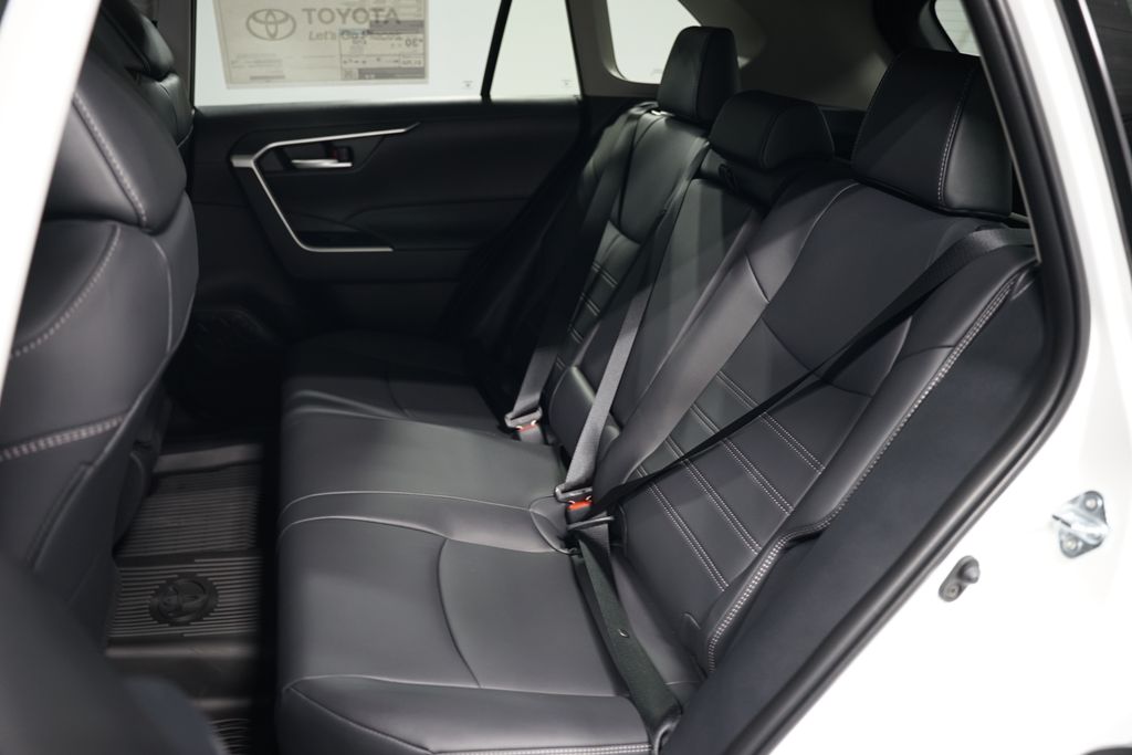 2025 Toyota RAV4 XLE Premium 29
