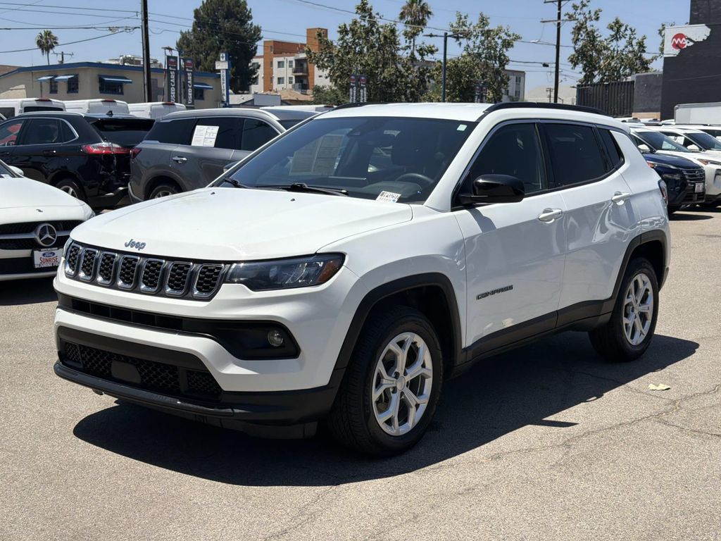 Bright White Clearcoat 2024 Jeep Compass SUV / Crossover Four-Wheel Drive 8-Speed Automatic
