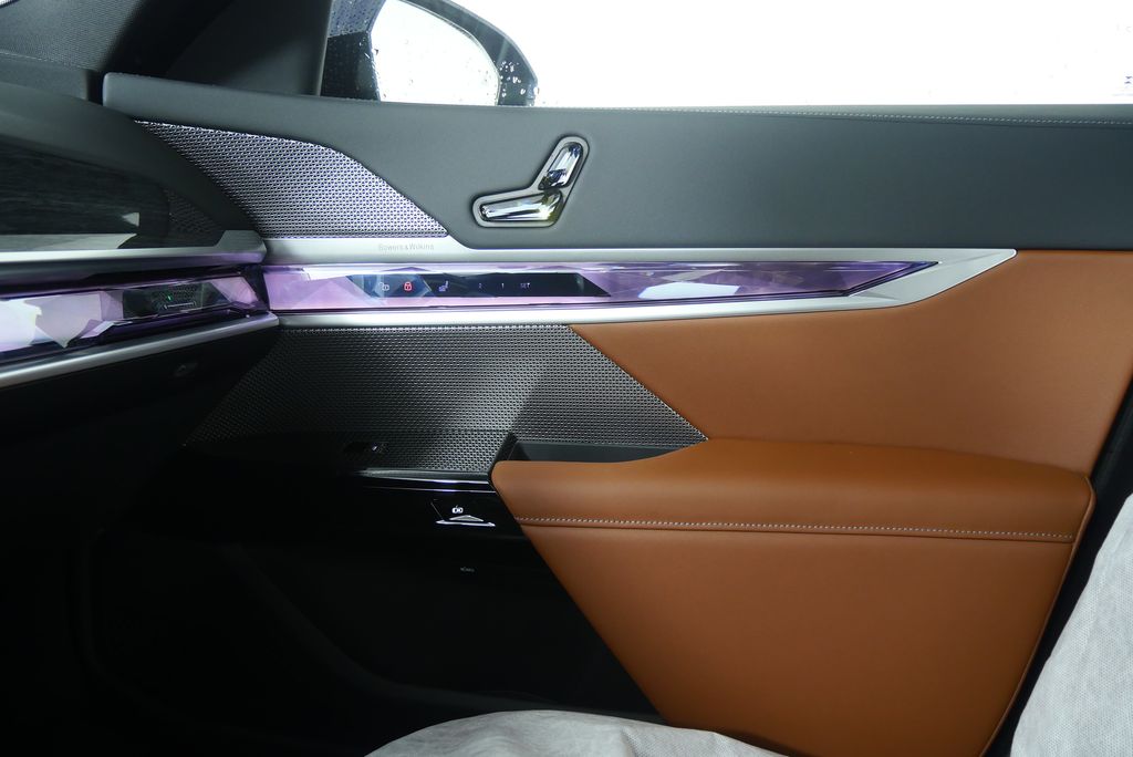 Thumbnail: 2026 BMW 7 Series - 26