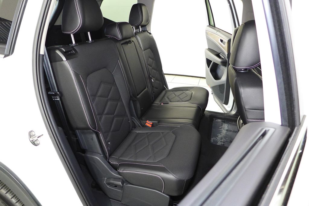 2024 Volkswagen Atlas SE 19