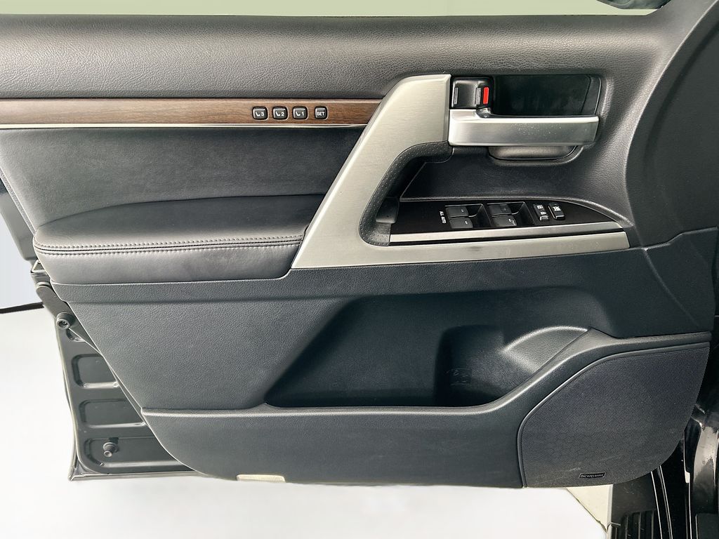 Thumbnail: 2019 Toyota Land Cruiser - 23