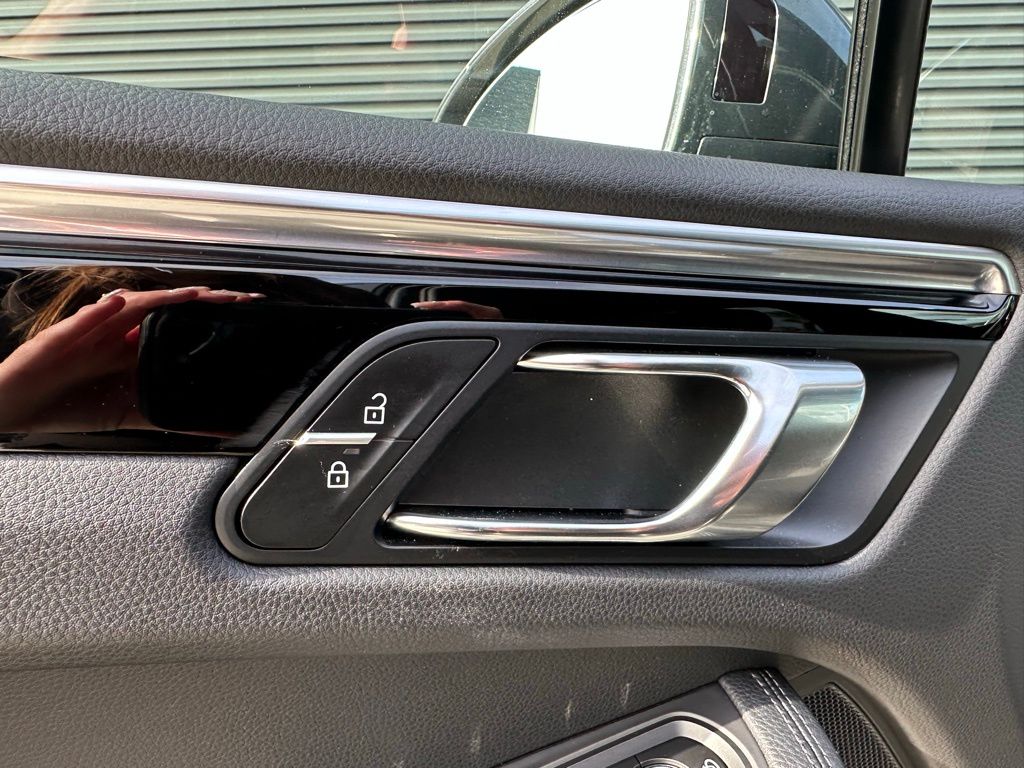 Thumbnail: 2023 Porsche Macan - 19