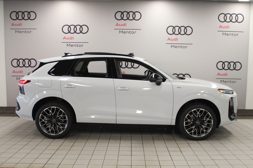 Thumbnail: 2026 Audi Q3 - 7