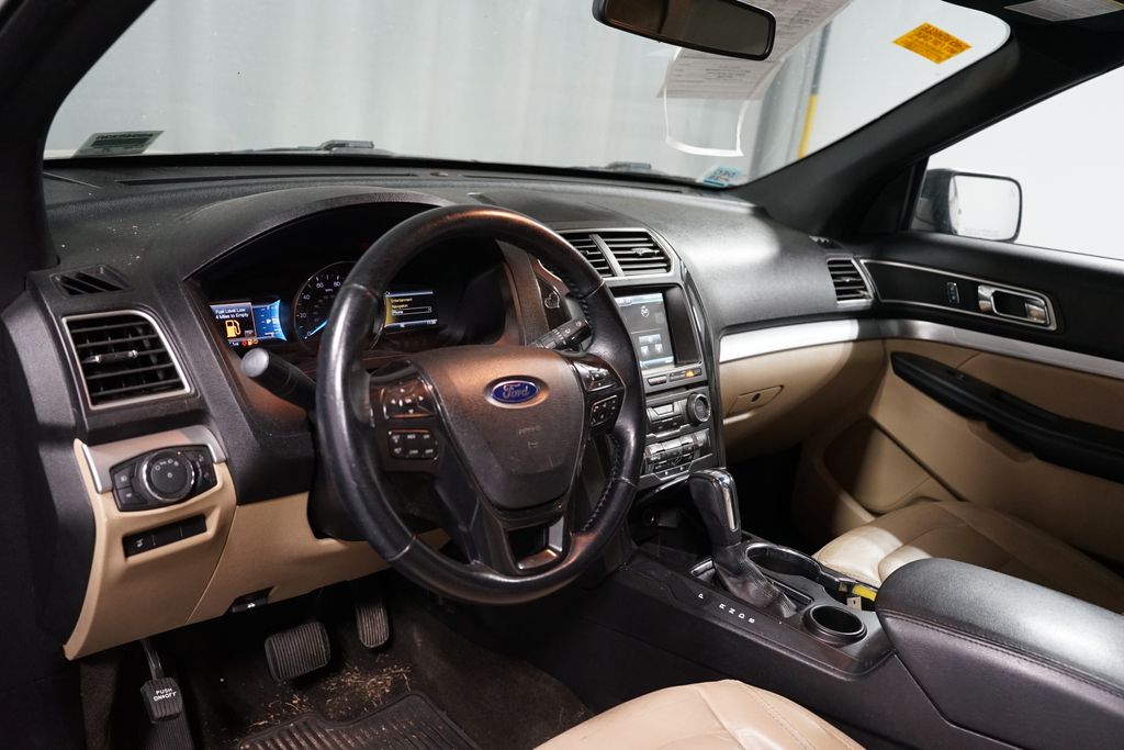 Thumbnail: 2016 Ford Explorer - 7