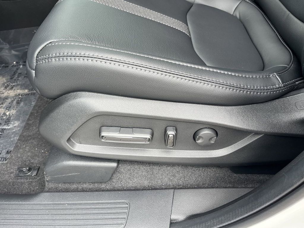 new 2025 Honda Pilot car, priced at $49,553