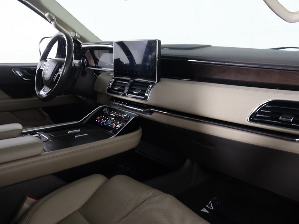 Used 2022 White Lincoln Reserve image 36