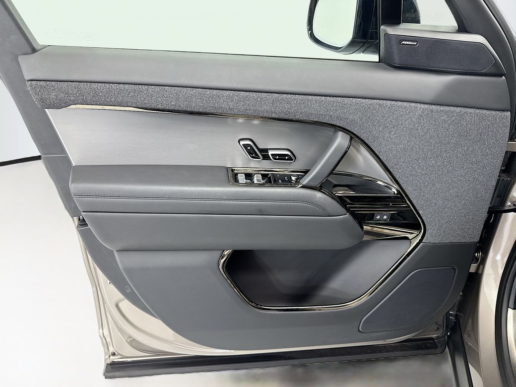 Thumbnail: 2023 Land Rover Range Rover Sport - 24