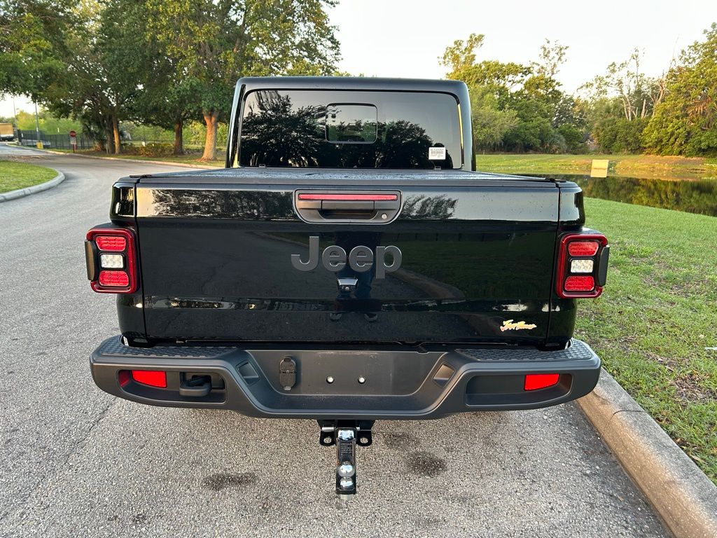 Thumbnail: 2024 Jeep Gladiator - 4
