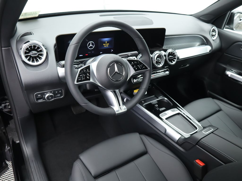 Thumbnail: 2025 Mercedes-Benz GLB - 9