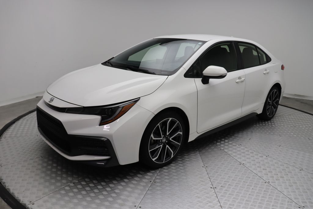 2022 Toyota Corolla SE Hero Image