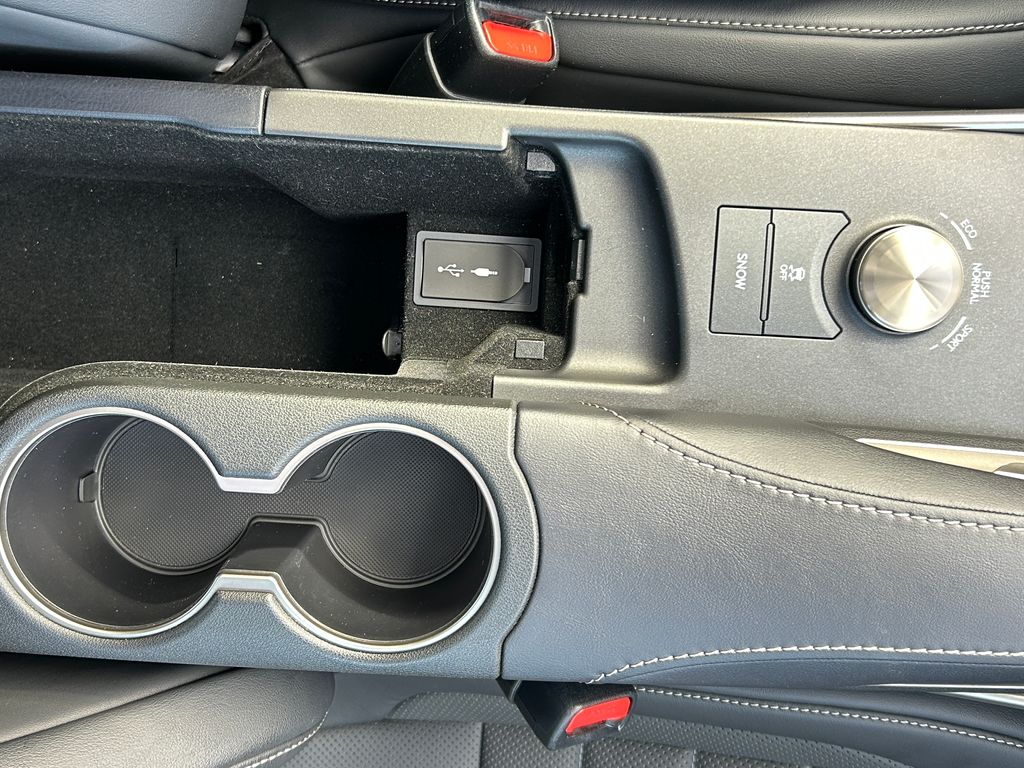 2018 Lexus IS 300 28