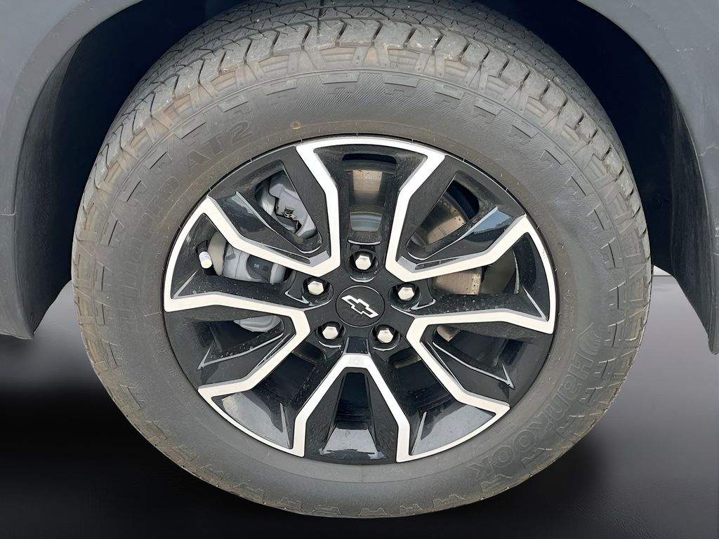 Used 2024 Gray Chevrolet ACTIV image 29