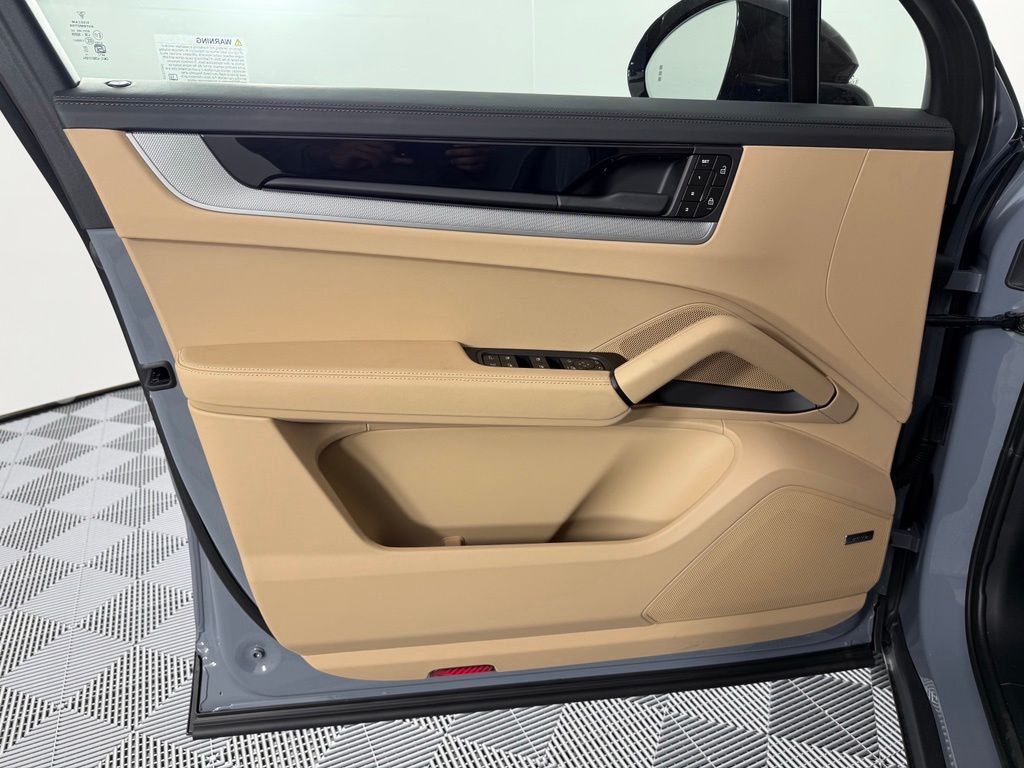 Thumbnail: 2026 Porsche Cayenne - 17