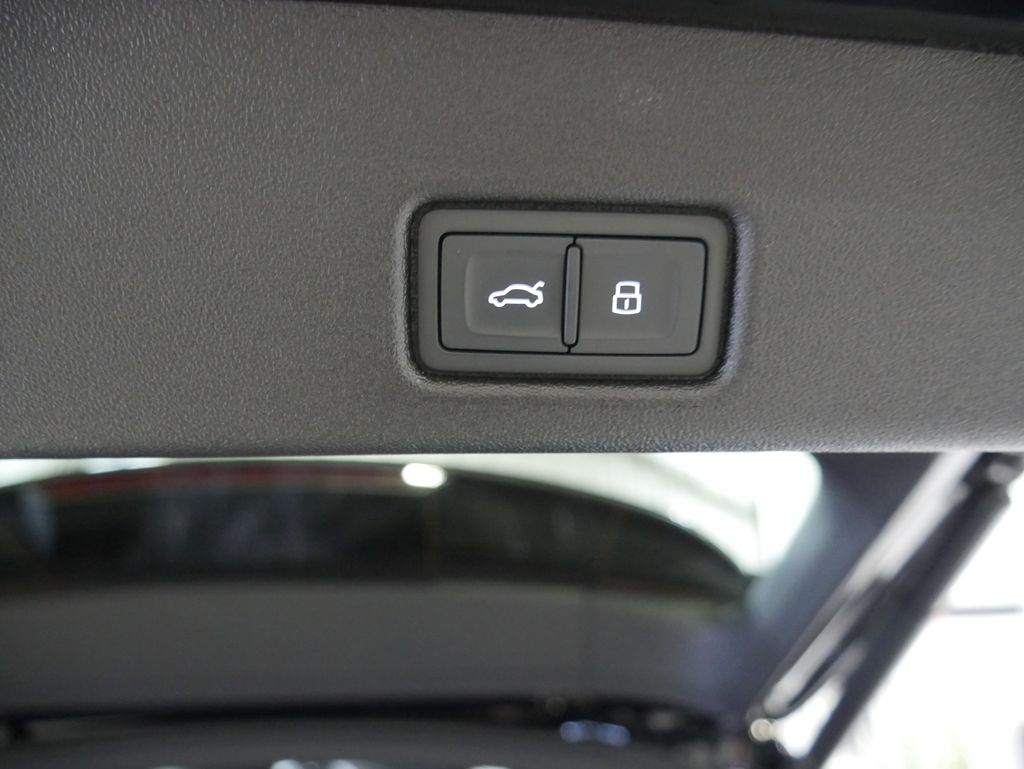 Thumbnail: 2025 Audi Q5 - 24