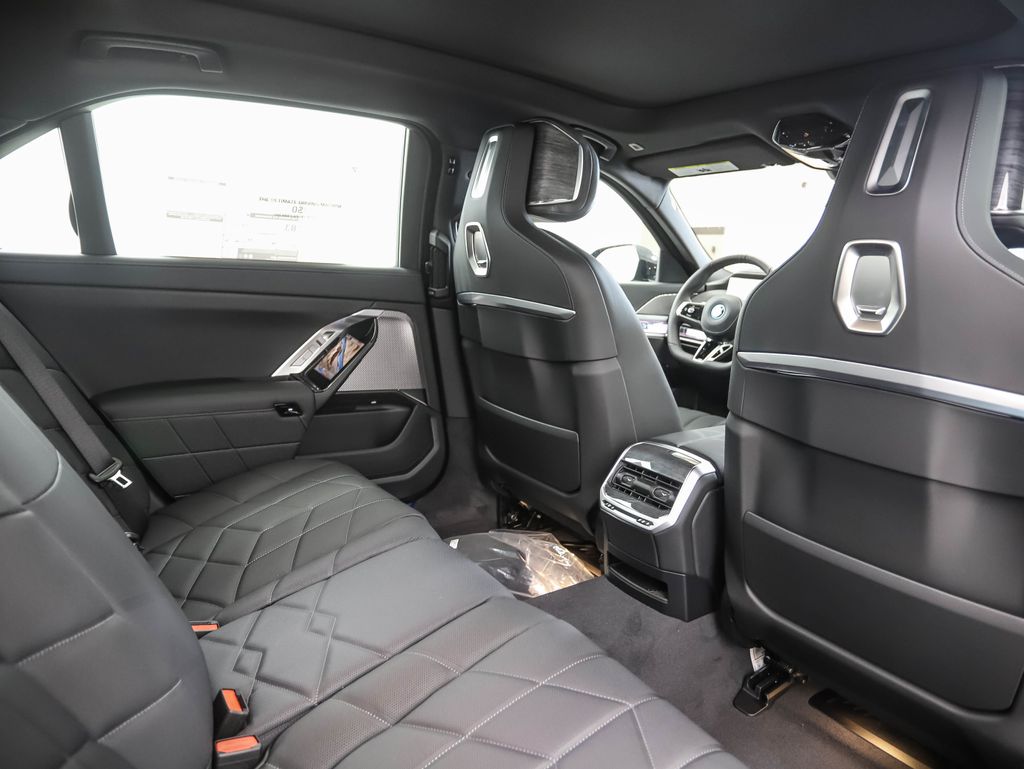 Thumbnail: 2025 BMW i7 - 26