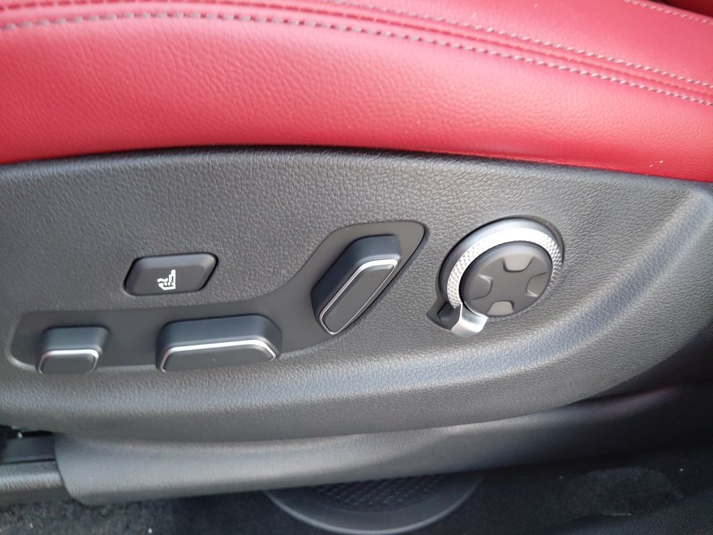 Thumbnail: 2026 Genesis GV70 - 19