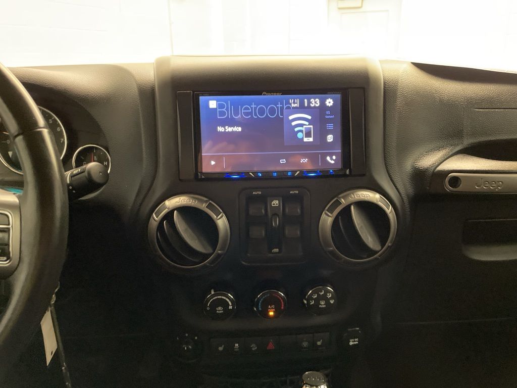 Used 2018 Black Jeep Unlimited Sahara image 15