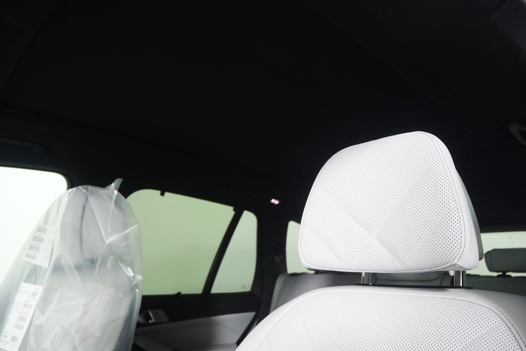 Thumbnail: 2026 BMW X5 - 11