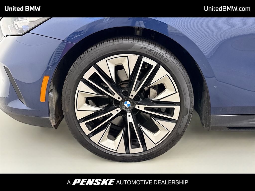 Thumbnail: 2026 BMW 5 Series - 2