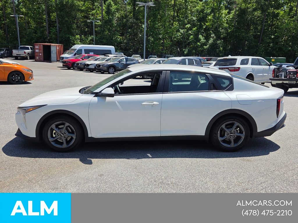 Used 2025 White Kia LXS image 5