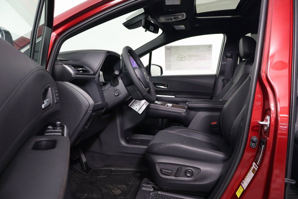 Thumbnail: 2025 Toyota Sienna - 5