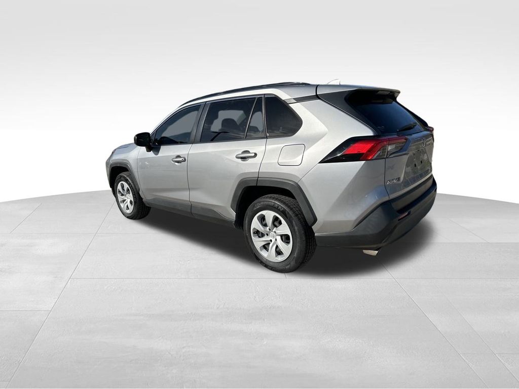 2020 Toyota RAV4 LE 6