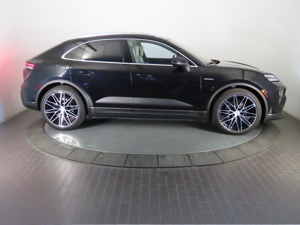 Thumbnail: 2024 Porsche Macan - 8