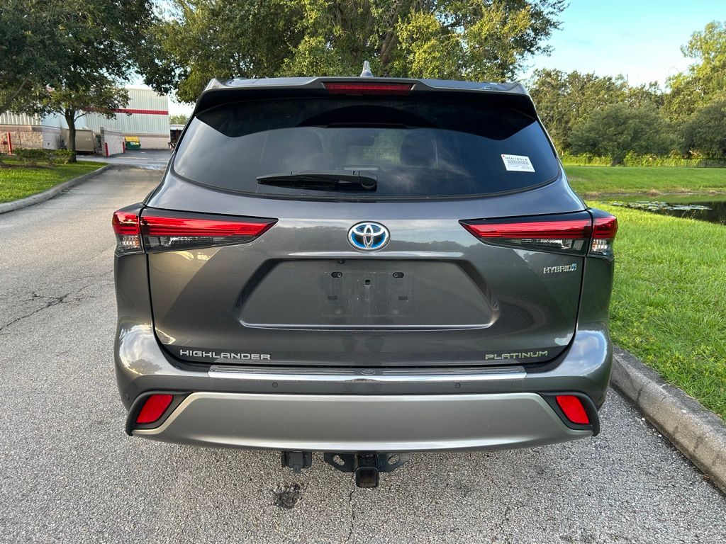 Thumbnail: 2022 Toyota Highlander - 4