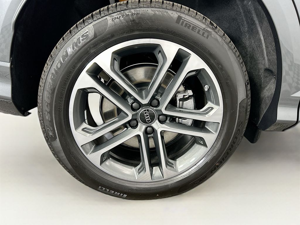 Thumbnail: 2025 Audi Q5 - 32