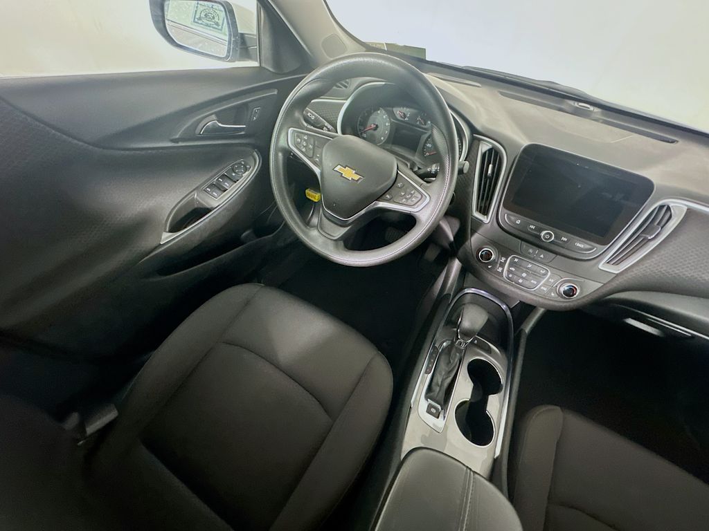 Used 2023 White Chevrolet LT image 9