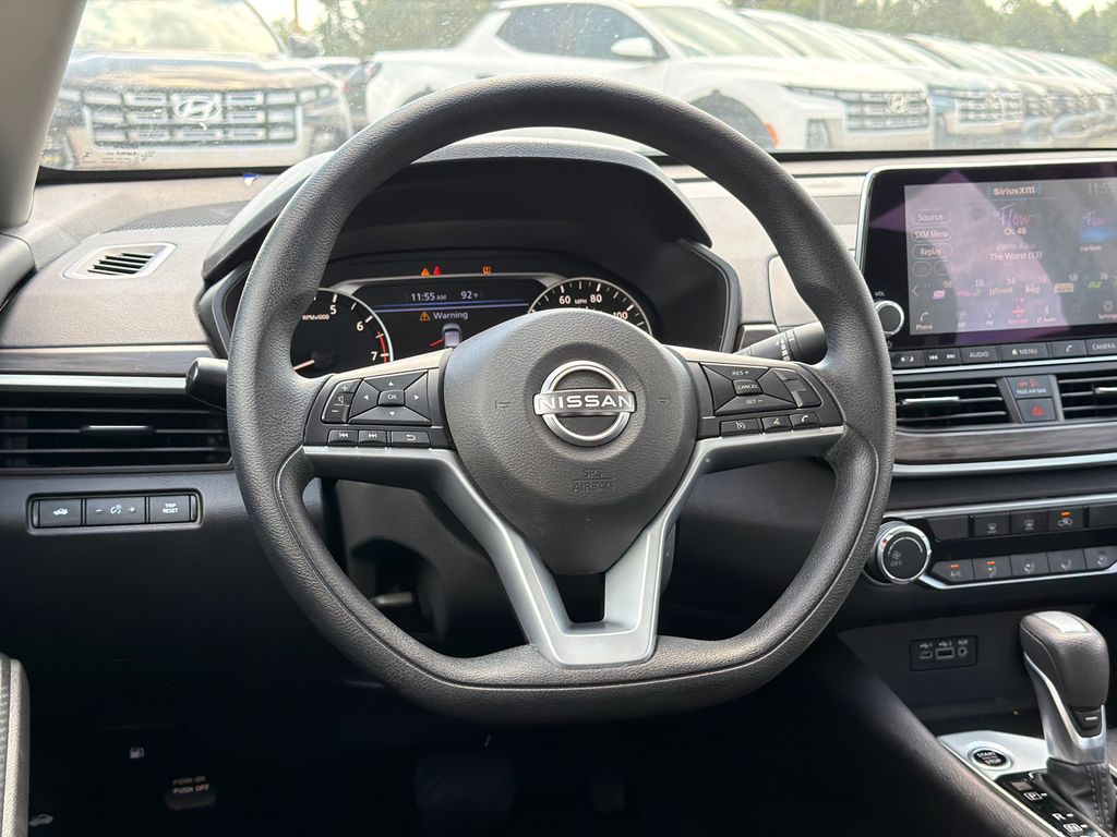 Used 2025 White Nissan 2.5 SV image 23