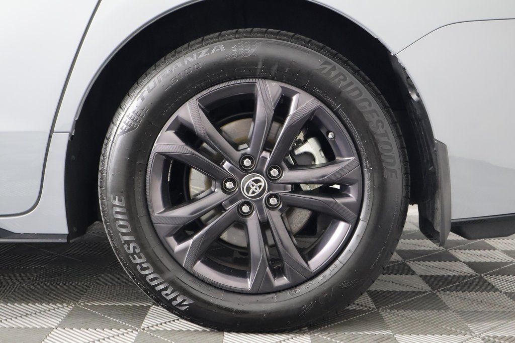 Thumbnail: 2024 Toyota Sienna - 17