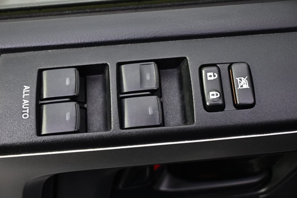 Used 2013  Toyota Limited image 24