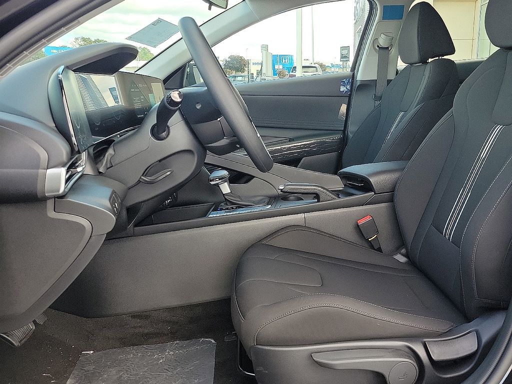 2025 Hyundai Elantra Sport 10