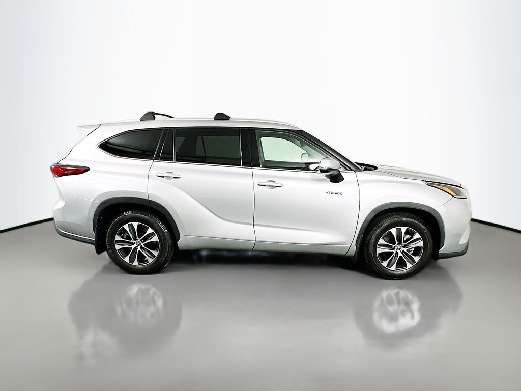 Thumbnail: 2021 Toyota Highlander - 4