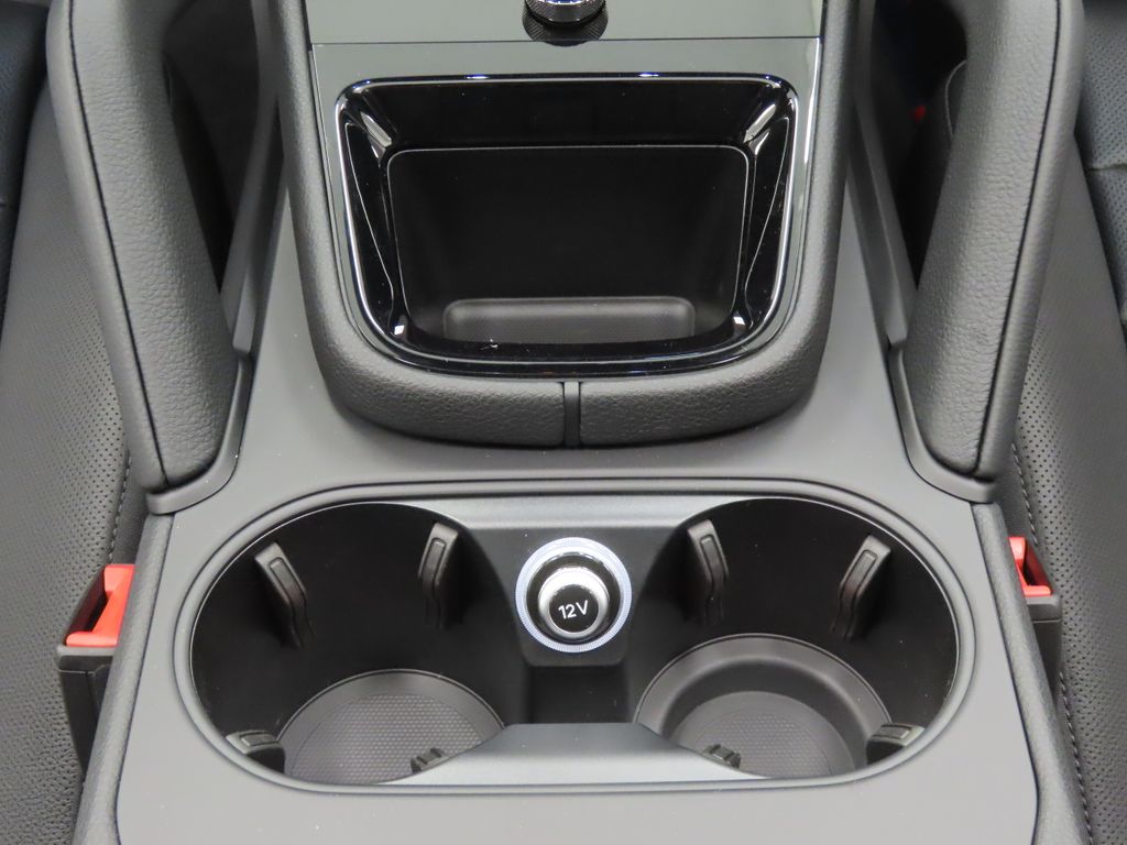 Thumbnail: 2026 Porsche Cayenne - 30