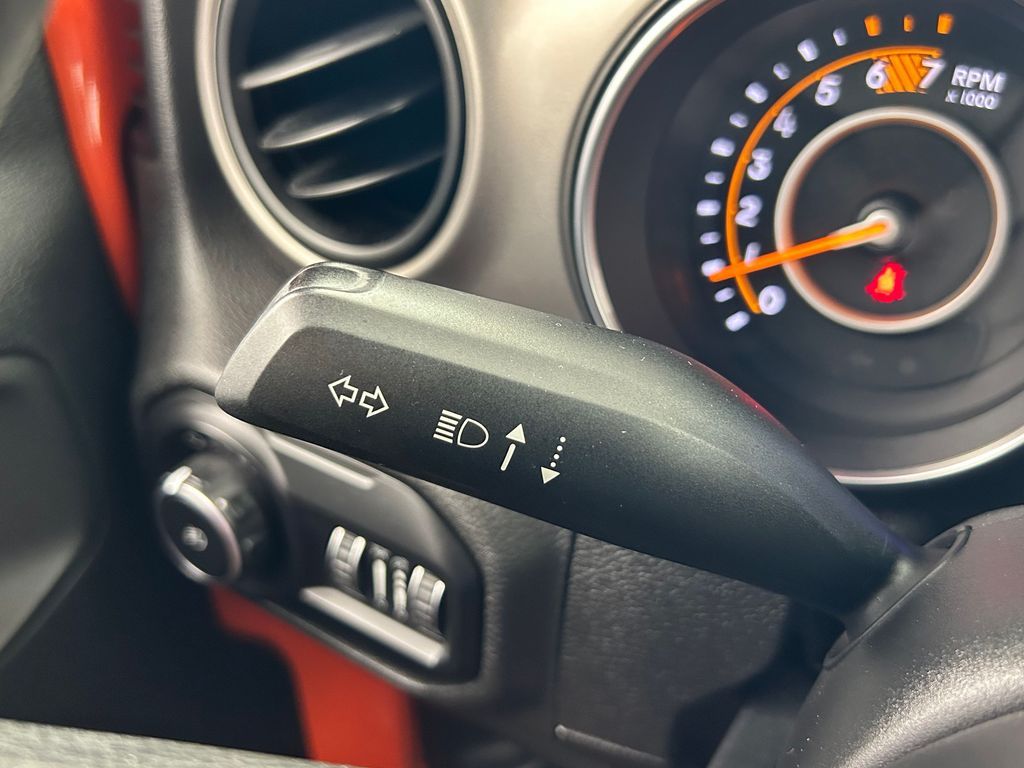 Used 2018 Punkn Metallic Clearcoat Jeep Unlimited Sport image 26