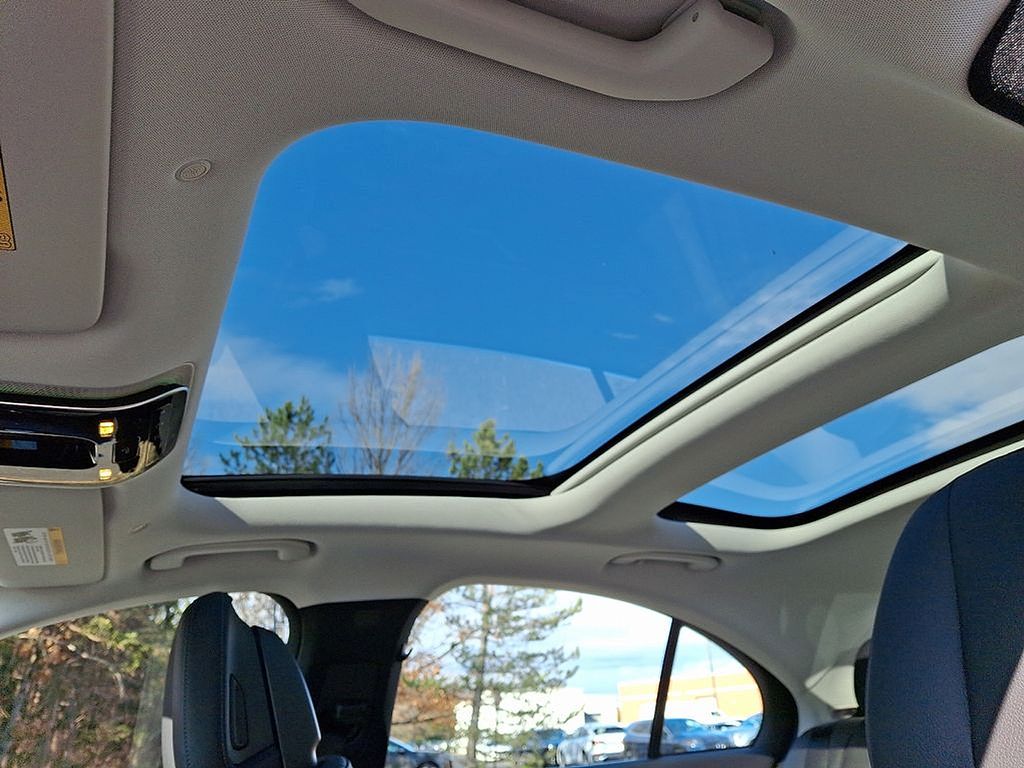 Thumbnail: 2025 Mercedes-Benz E-Class - 10