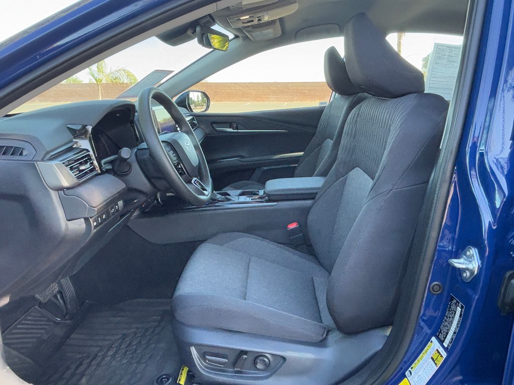 2025 Toyota Camry LE 25