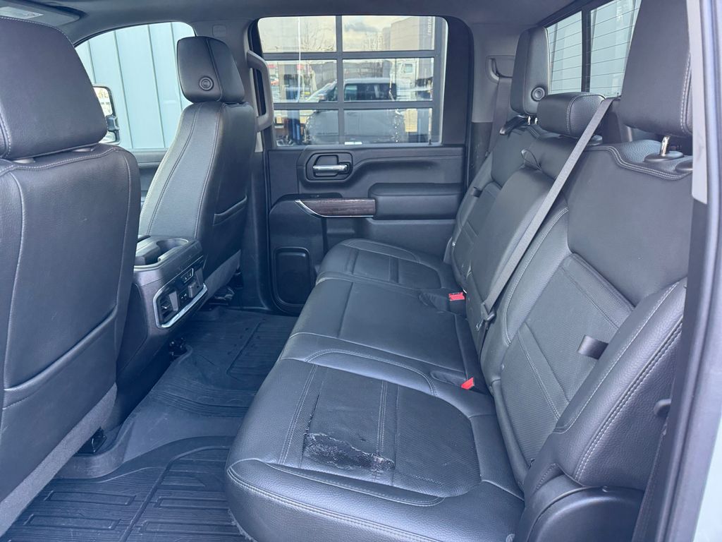 Used 2023 White GMC Denali image 22