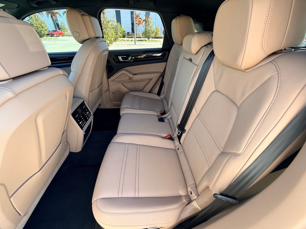 Thumbnail: 2021 Porsche Cayenne - 18