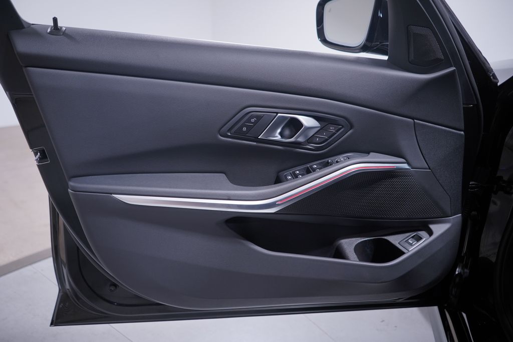 Thumbnail: 2024 BMW 3 Series - 16
