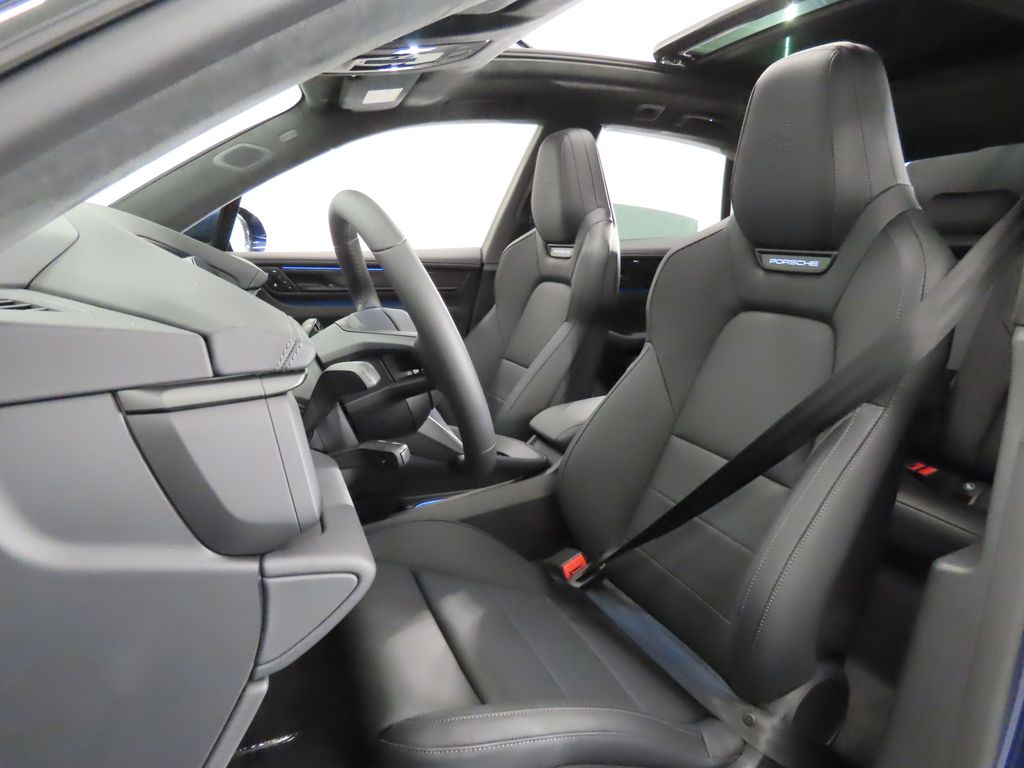 Thumbnail: 2025 Porsche Macan - 5