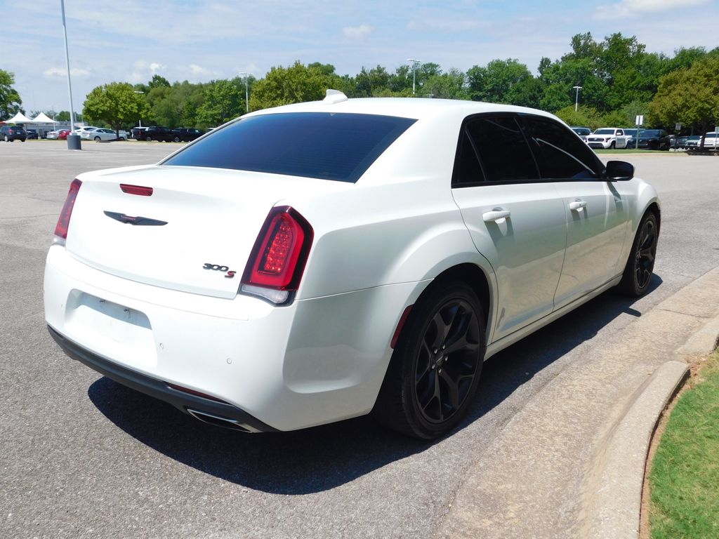 Thumbnail: 2021 Chrysler 300 - 4
