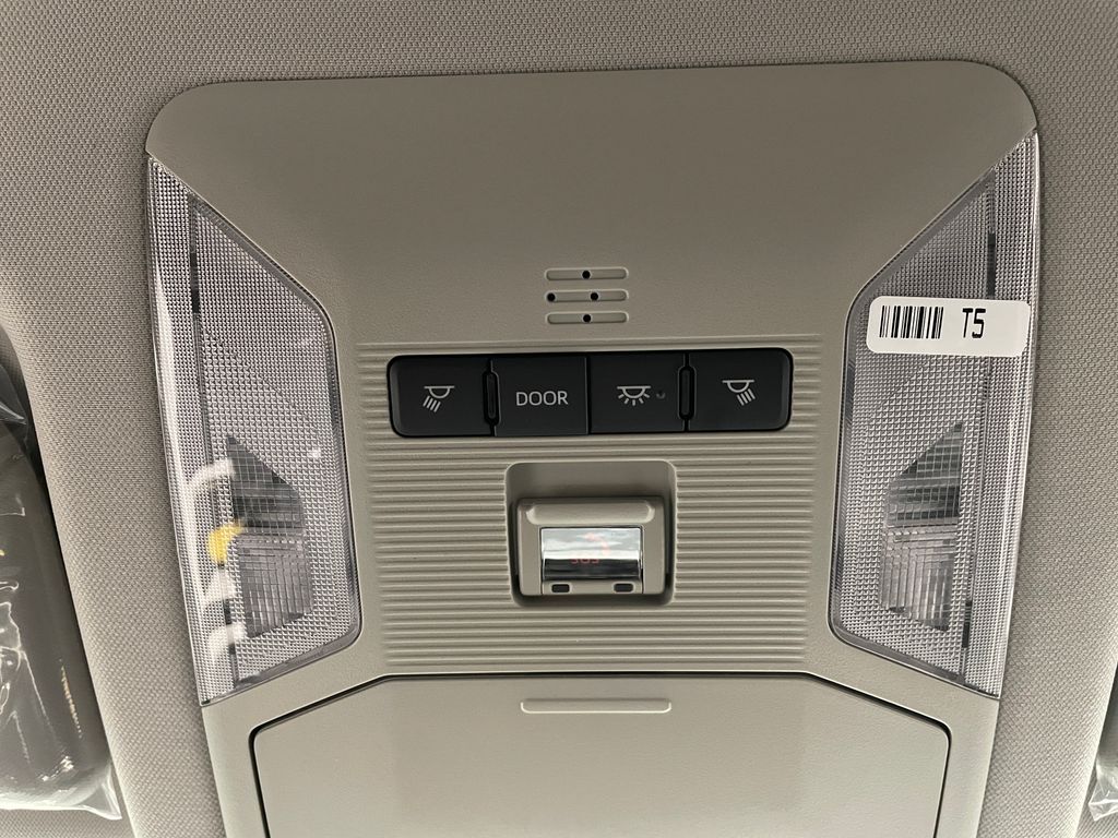 Thumbnail: 2025 Toyota RAV4 - 29