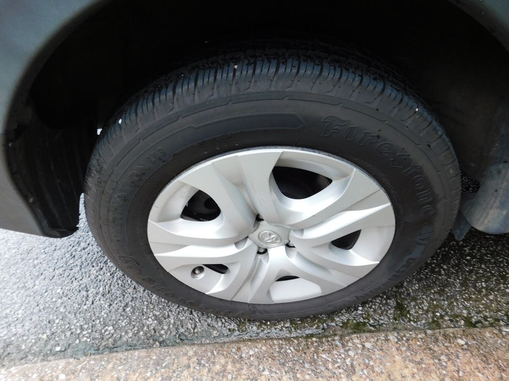 2014 Toyota RAV4 LE 7