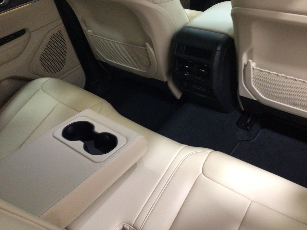 Used 2025 Jeep Grand Cherokee SUV