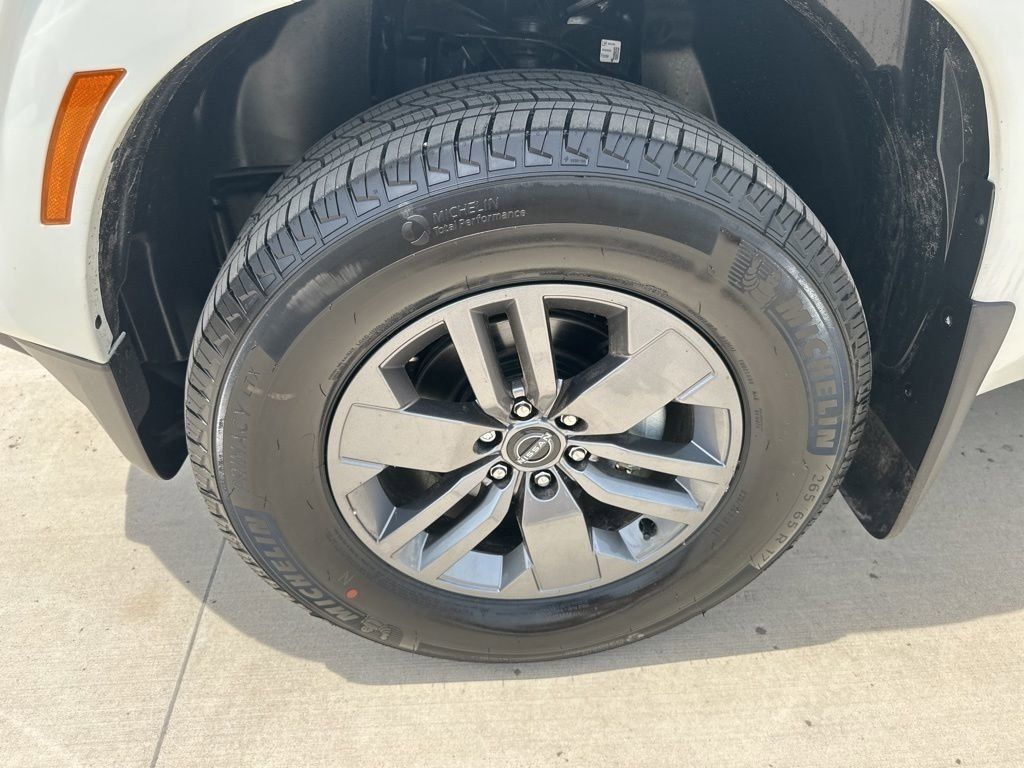 2025 Glacier White Nissan Frontier SV RWD Truck