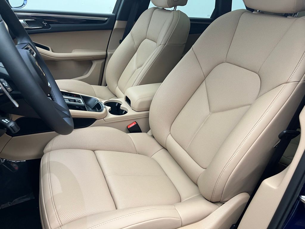 Thumbnail: 2025 Porsche Macan - 5